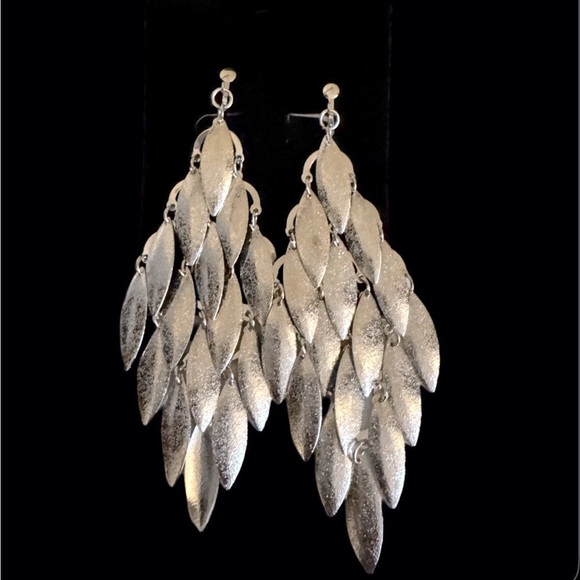 Elegant Statement Silver Leaf Drop Clip On Earrings (New) - Picture 3 of 8